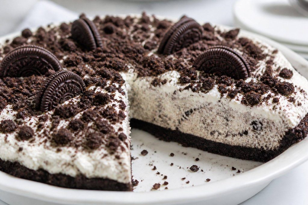 Sliced no-bake Oreo pie with cookie crust and cookies-and-cream filling on a dessert plate